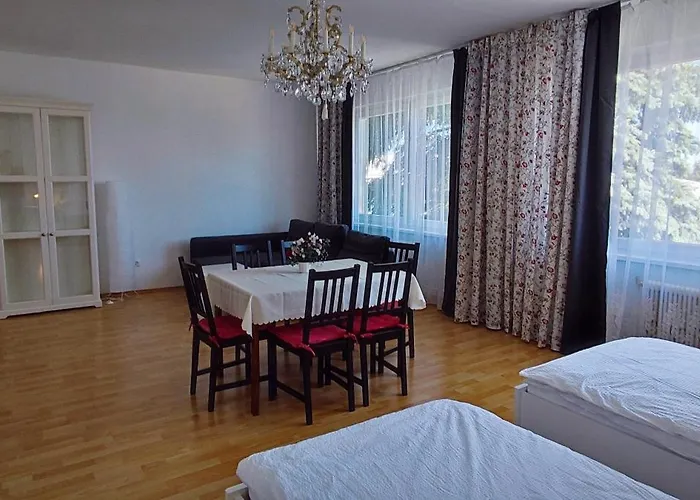 Nahe Rosenhuegel Apartment