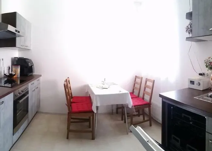 Nahe Rosenhuegel Apartment
